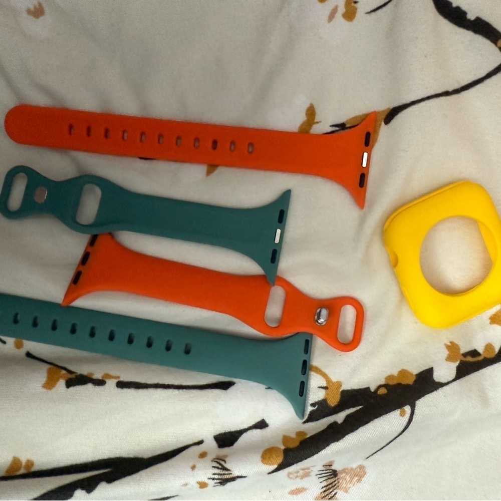 Apple Watch Cover - Silicone case for 45mm with multiple band sets - Picture 5 of 6